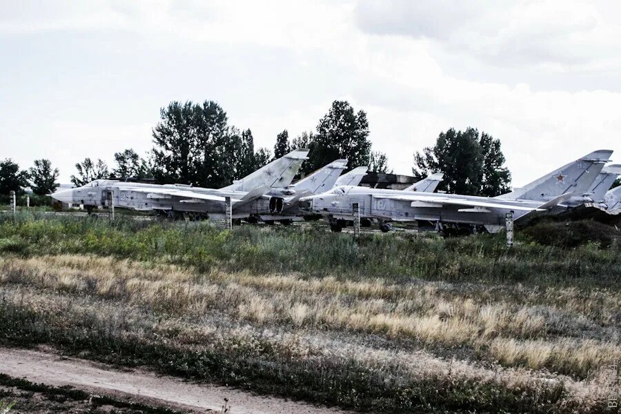 Аэродром вблизи. Военный аэродром город стрый украина. военный аэродром осовцы. военный аэродром в карабаше. аэродром лебяжье.