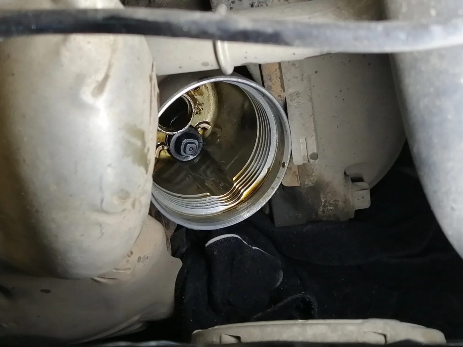 4g72 обратный клапан масляный. 2 клапан масляного фильтра. 2 дренажный клапан масляного стакана. Замена масла клапанов. Клапан масляного стакана опель астра.