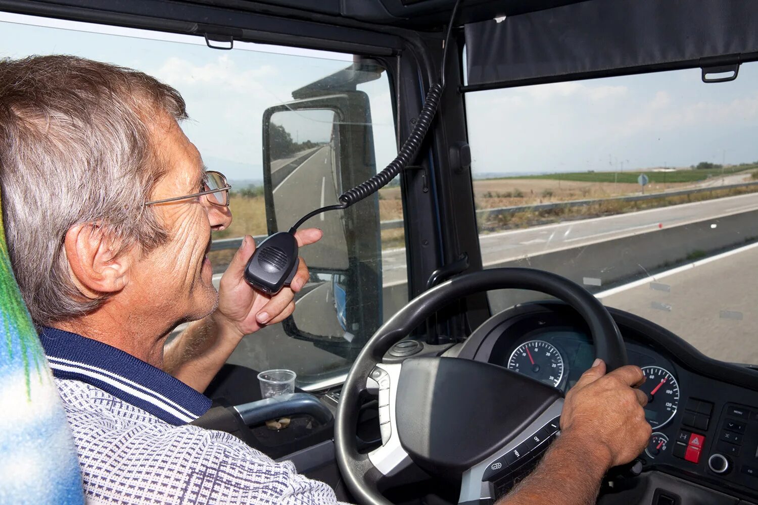 Truck driver. Видео водителя грузовика. Водитель дальнобойщик. Видео водителя грузовика. Водитель грузовика.