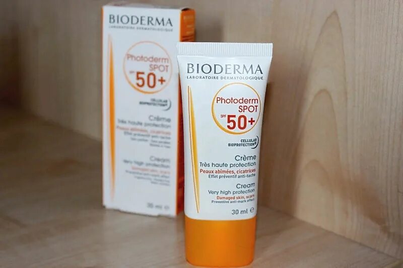 Фотозащитный крем spf 50. Крем Биодерма SPF 50. Биодерма СПФ 50 для лица. Bioderma Photoderm тональный крем. Биодерма солнцезащитный крем SPF 50.