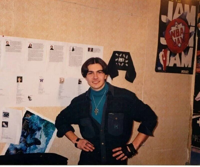 Мужчина из 90-х. Костюмы 90-х годов. Прикид из 90-х. Мода лихих 90х. 90-е мода мужская америка.