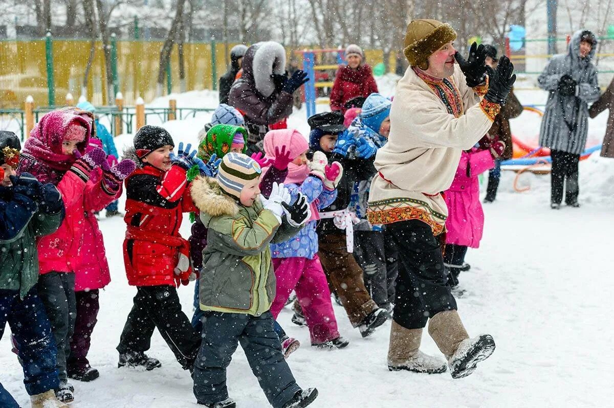 Зимой можно играть. Зимние развлечения для детей на улице. Зимние детские игры на свежем воздухе. Дети зима улица. Зимние развлечения для детей на улице зимой.