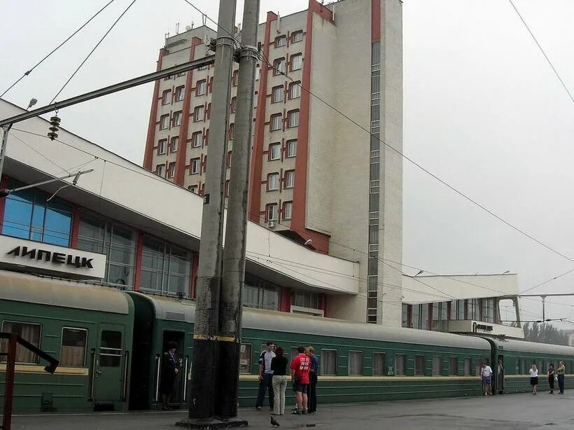 Жд вокзал липецк фото В Липецке предлагают сделать более яркой площадь у железнодорожного вокзала Li