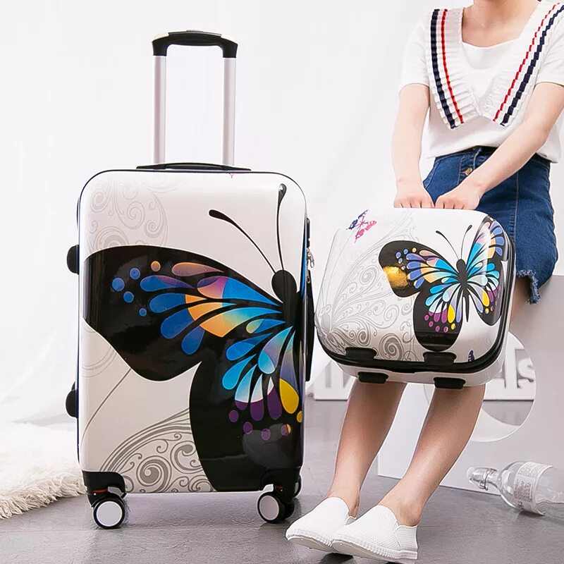Большой сумка чемодан. Чемодан на колесах. Дорожный чемодан. Красивый чемодан для девушки. Девушка с чемоданом.