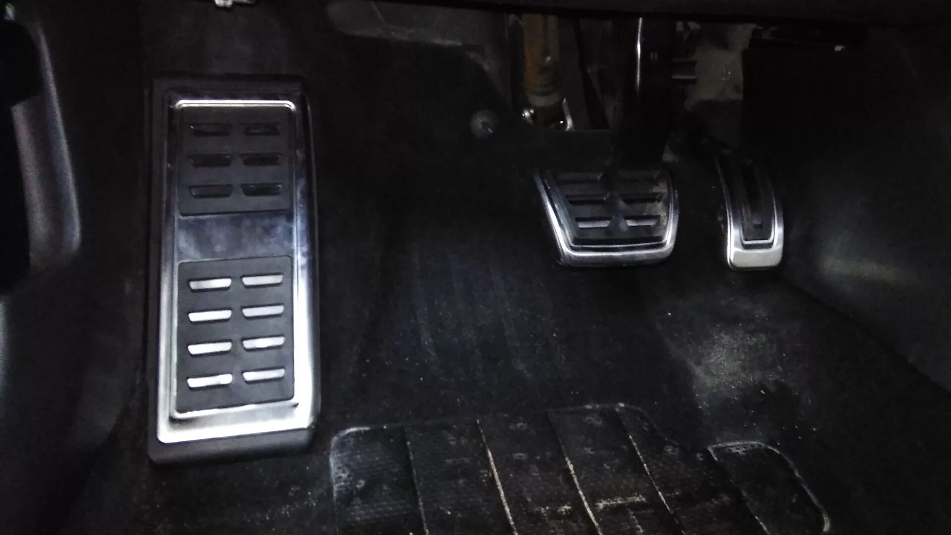 Педаль тормоза шкода фабия 2. Провалы газа hyundai accent. Гул при нажатии на педаль. Гул при нажатии на педаль. Skoda rapid накладки на педали.