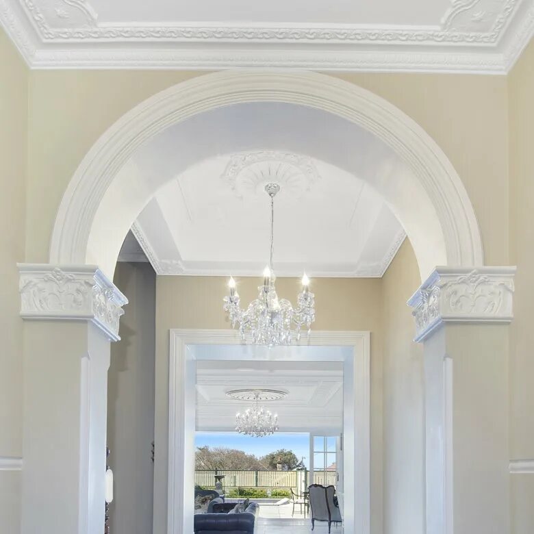 51. Полуколонна европласт в интерьере. Квадрат 1. Плинтус дверной. 54.