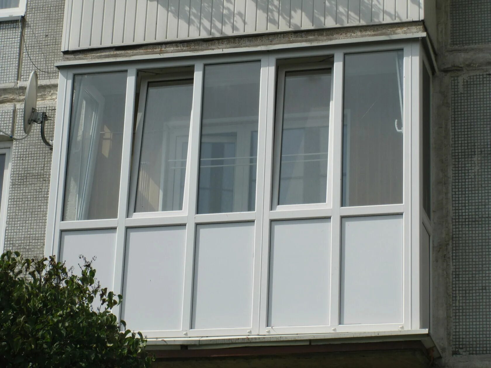 остекление балконов уфа. рехау лоджия остекление. остекление балконов рехау. застекленный балкон. остекленные балконы в хрущевках.