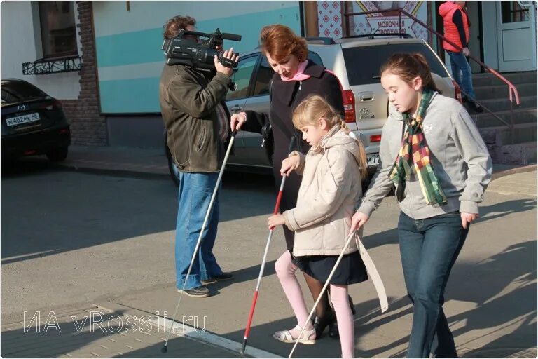 Школа белая трость. Медок московский. Незрячие и белая трость. Вербицкая белая трость парк культуры лазо. Белая трость мероприятие.