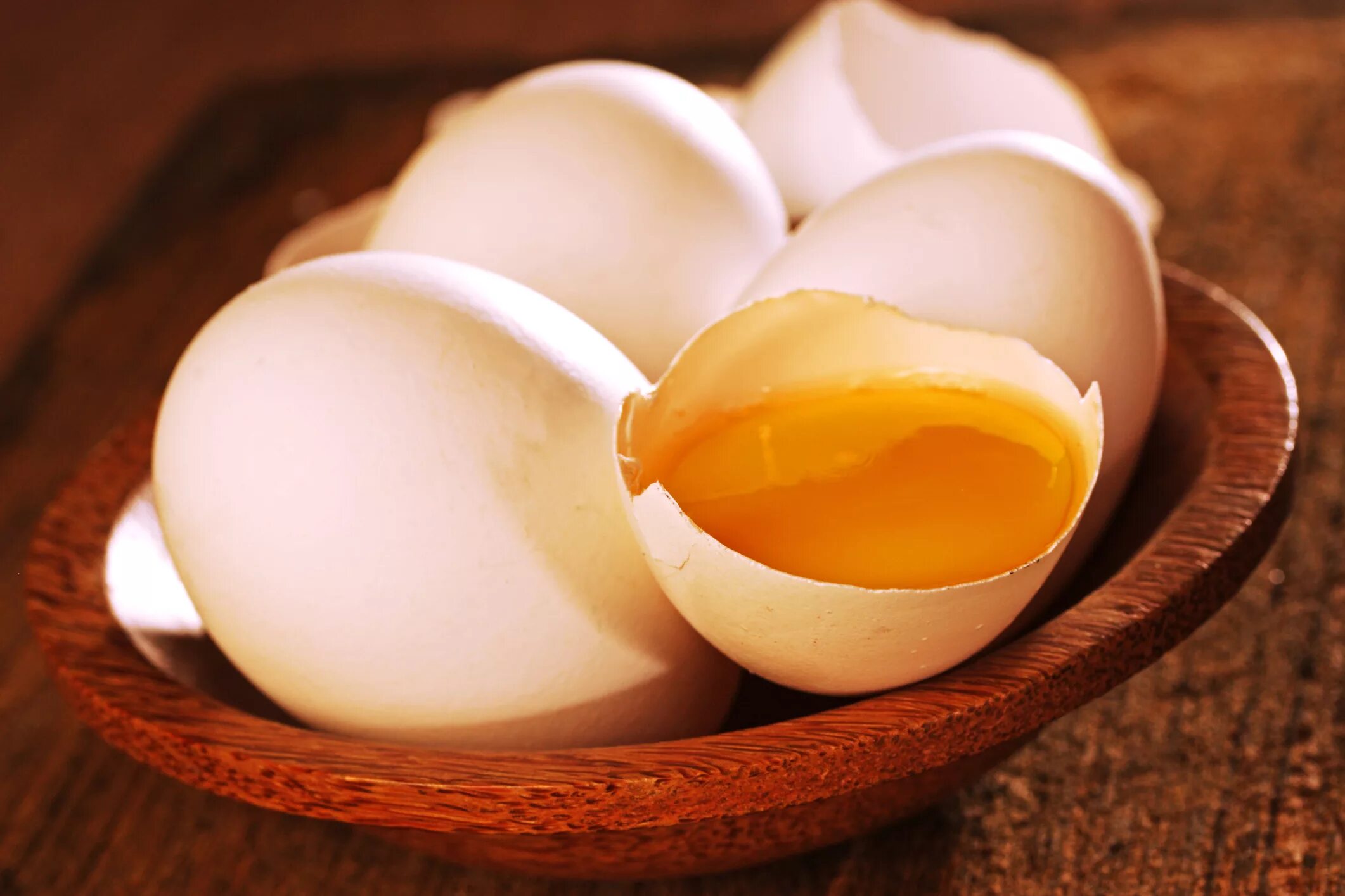 Цельные яйца. Желток яйца. Сплошное яйцо. 3 Цельных яйца.