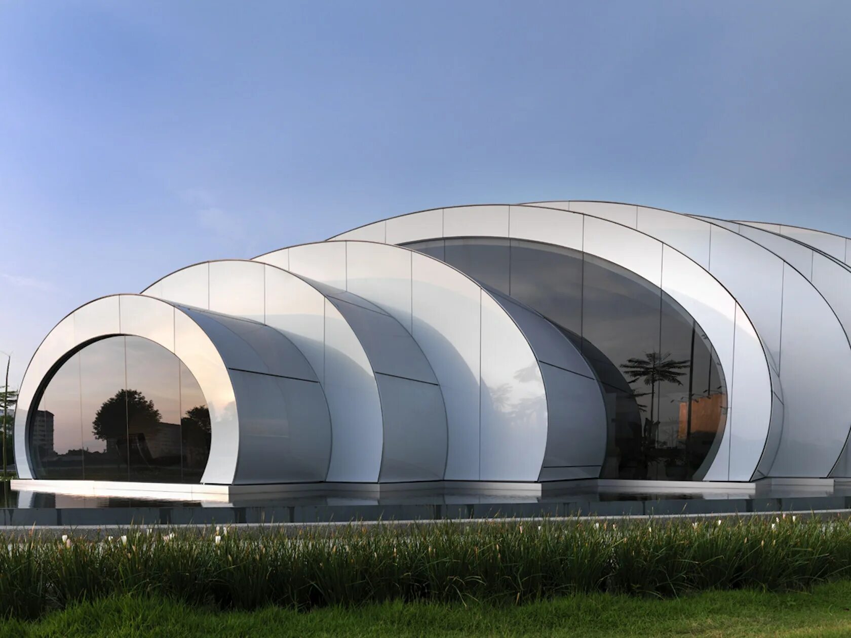 Выставочный павильон в куала-лумпур. Нто из сэндвич панелей. Модульные конструкции. Павильон нто парковый. Сооружение павильонов.