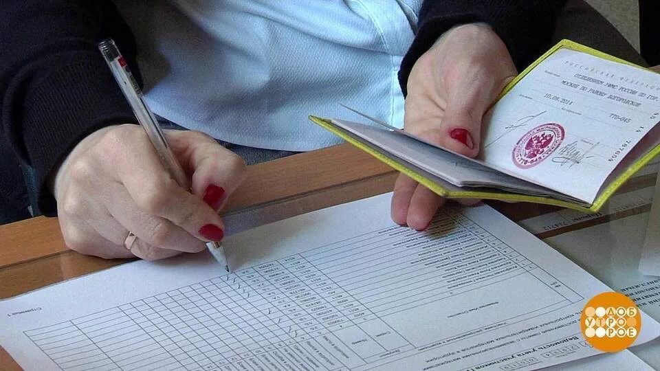 Спешу егэ. Решу егэ логотип. Егэ английский решу егэ. Ученики на егэ. Егэ.