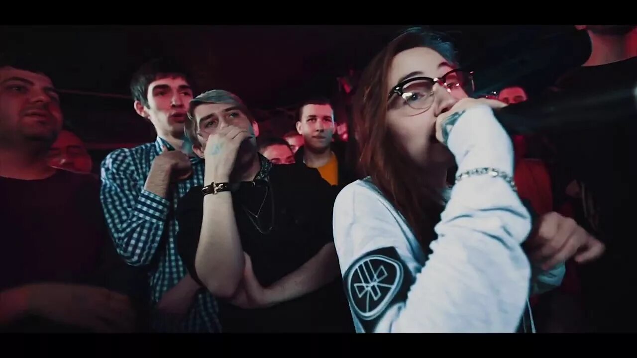 Батл против девушки. Мози монтана 140bpm. версус батл мози монтана. девушка из 140 bpm battle. версус батл девушки.