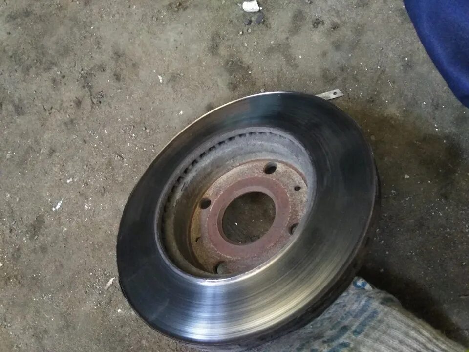 Диск тормозной чери qq. Chery fora a21 на дисках. Диск тормозной задний чери. Задние диски вотрекс истина. Черри фора а21 2006 диск передний.