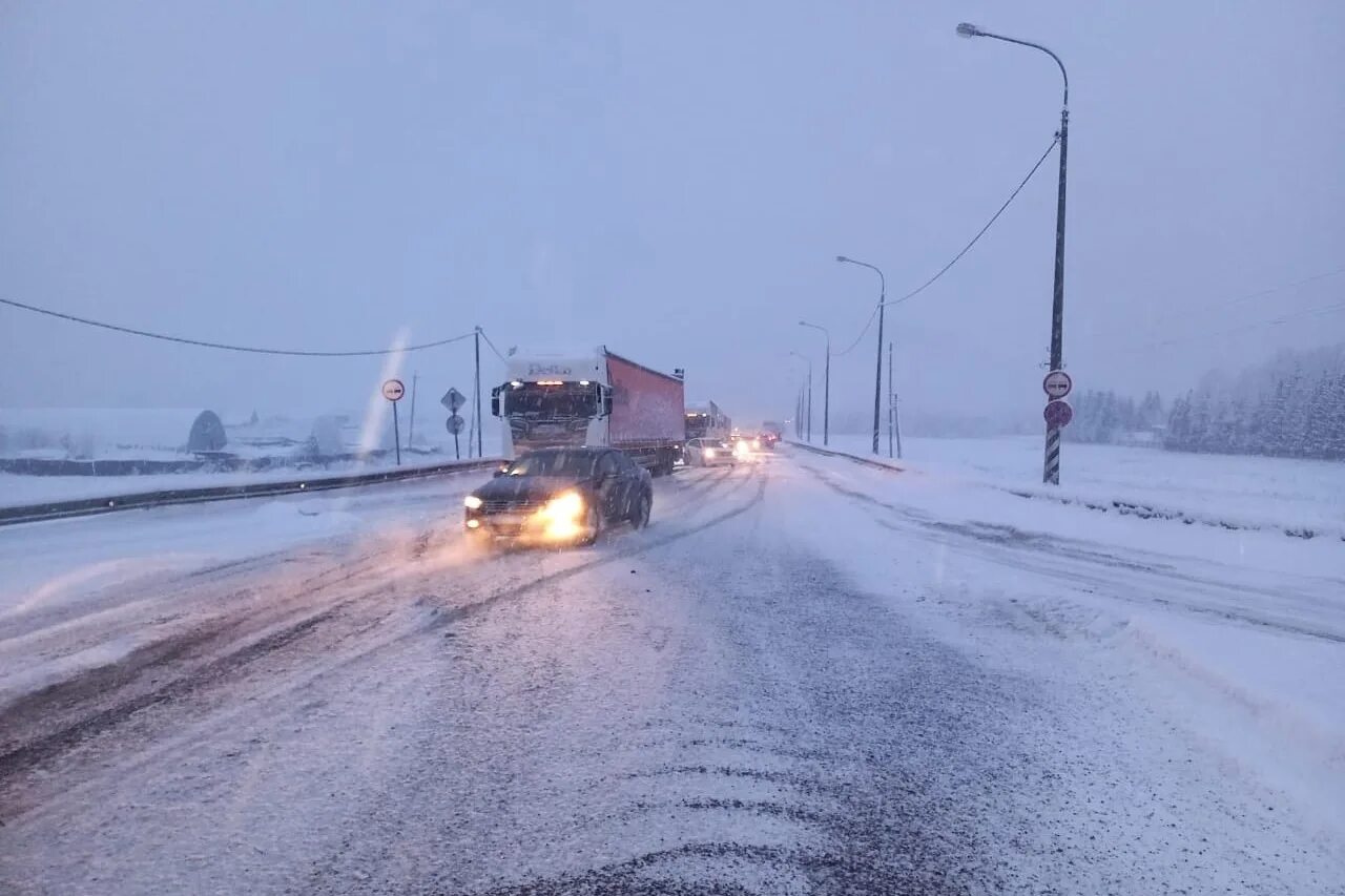 пробки м5 уфа челябинск. трасса м5 снег. обстановка на трассе м5 самара сейчас. снегопад м5 сегодня. трасса м5 метель.