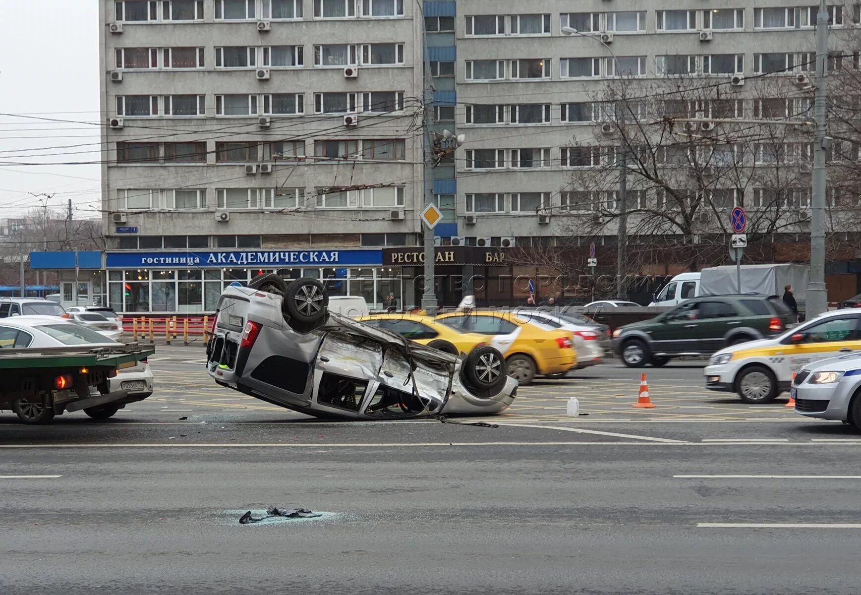 Москва новости сейчас происшествия сегодня. ДТП Ленинский проспект. Авария на Ленинском проспекте. Массовая авария в Москве. ДТП на Ленинском проспекте Москвы.