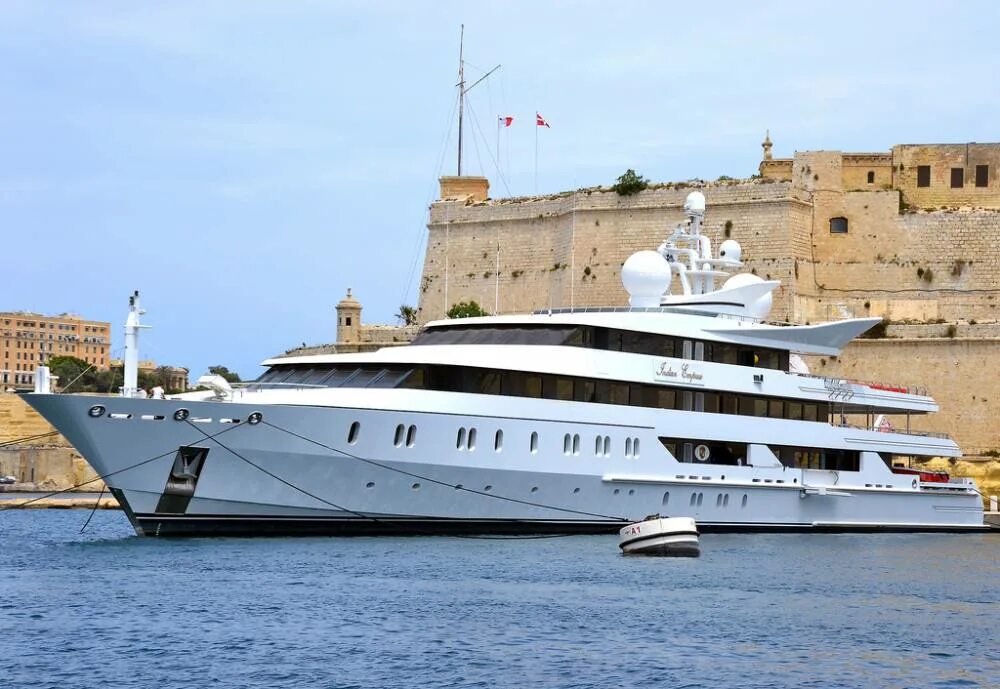 Yacht boat ship. Yacht boat ship. Yacht boat ship. Судно сопровождения яхты. Катер феретти 53.