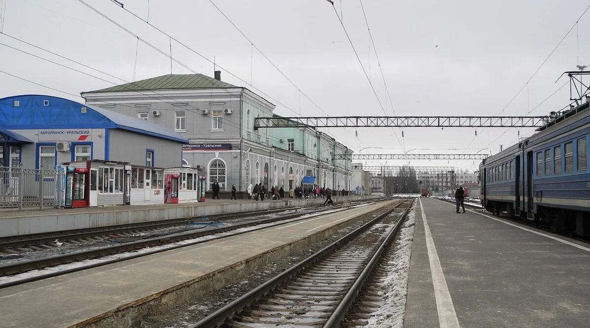 Мичуринск уральский богоявленск. Мичуринск-Уральский вокзал. Станция Мичуринск Уральский. Вокзал Мичуринск-Уральский Мичуринск. Мичуринск на Урале ЖД вокзал.