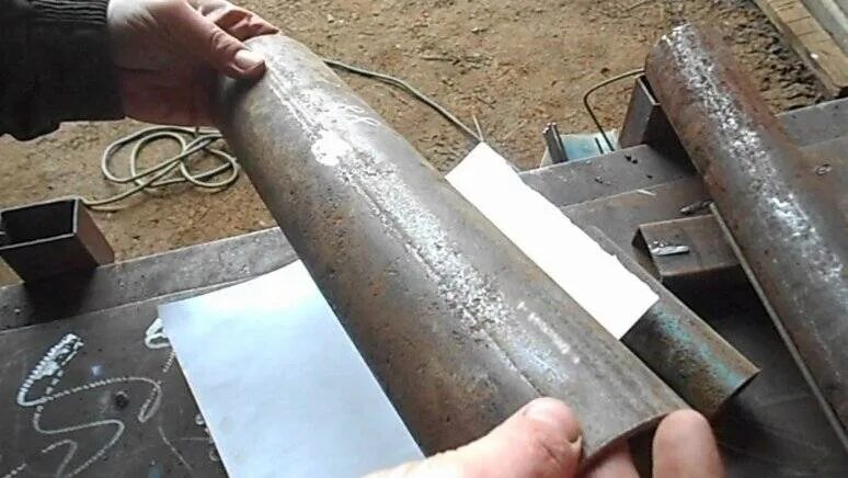 Разметка труб большого диаметра. Как ровно отрезать большую трубу. Как ровно отрезать трубу. Резка круглой трубы вдоль. Кондуктор для резки профильной трубы под 45 градусов.