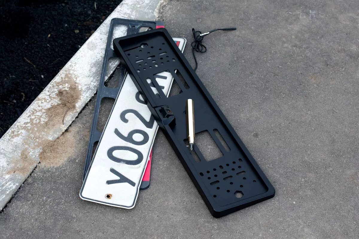 217. номерная рамка со вставкой. рамка номерного знака гольф 7. Jeep zj номерная рамка. как открыть рамку для номера автомобиля.