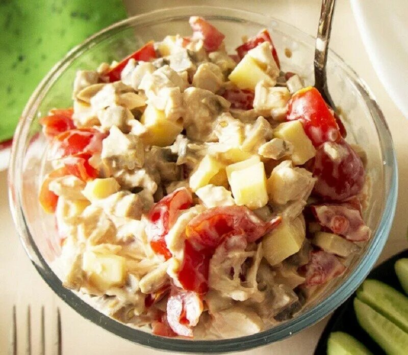 Салат курица ананас перец болгарский. Салат курица ананас перец болгарский. Салат риф с ветчиной. Салат курица ананас перец болгарский. Салат с болгарским перцем и курицей.