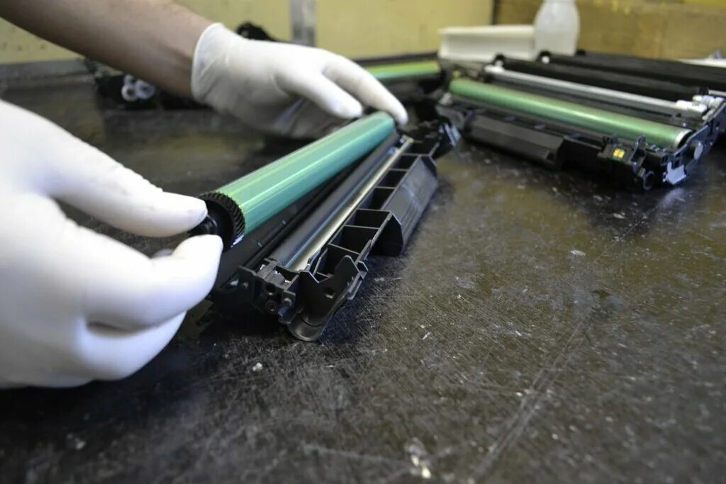 заправка картриджа w2031. заправщик картриджей. картридж для принтера. заправка картриджей. заправка лазерных картриджей.