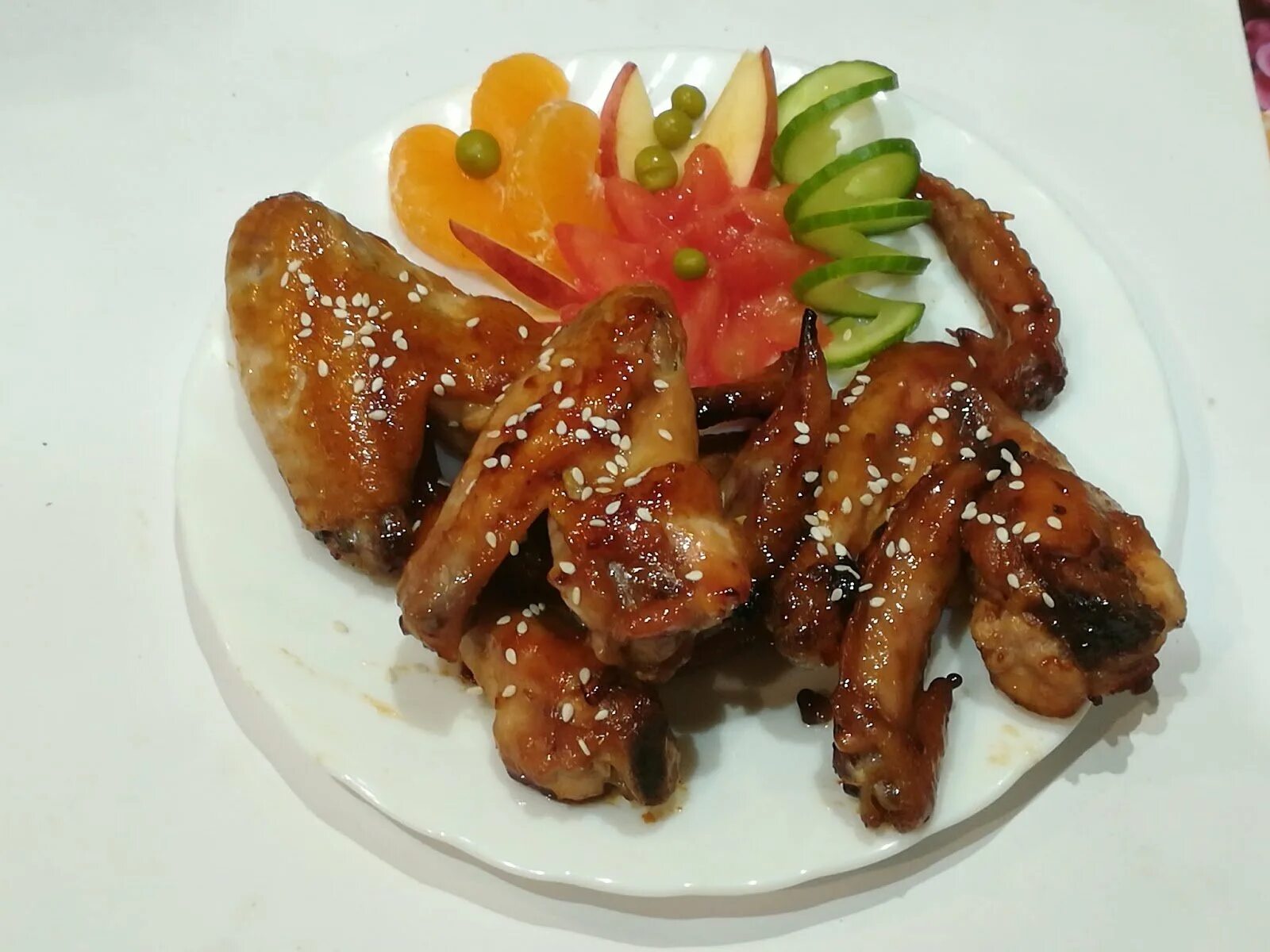 Куриные шейки в соевом соусе. Крылья куриные. крылышки куриные. крылышки в медово-соевом соусе. куриные крылья в медово-соевом соусе.