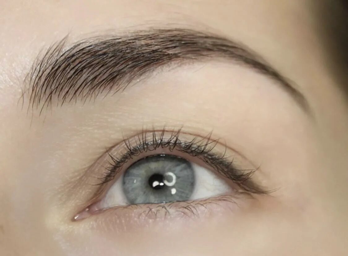 Пм межресничка и стрелка. Межресничное пространство перманентный. Перманентный макияж век стрелки межресничка. Татуаж глаз межресничное пространство. Перманентный макияж век межресничка.