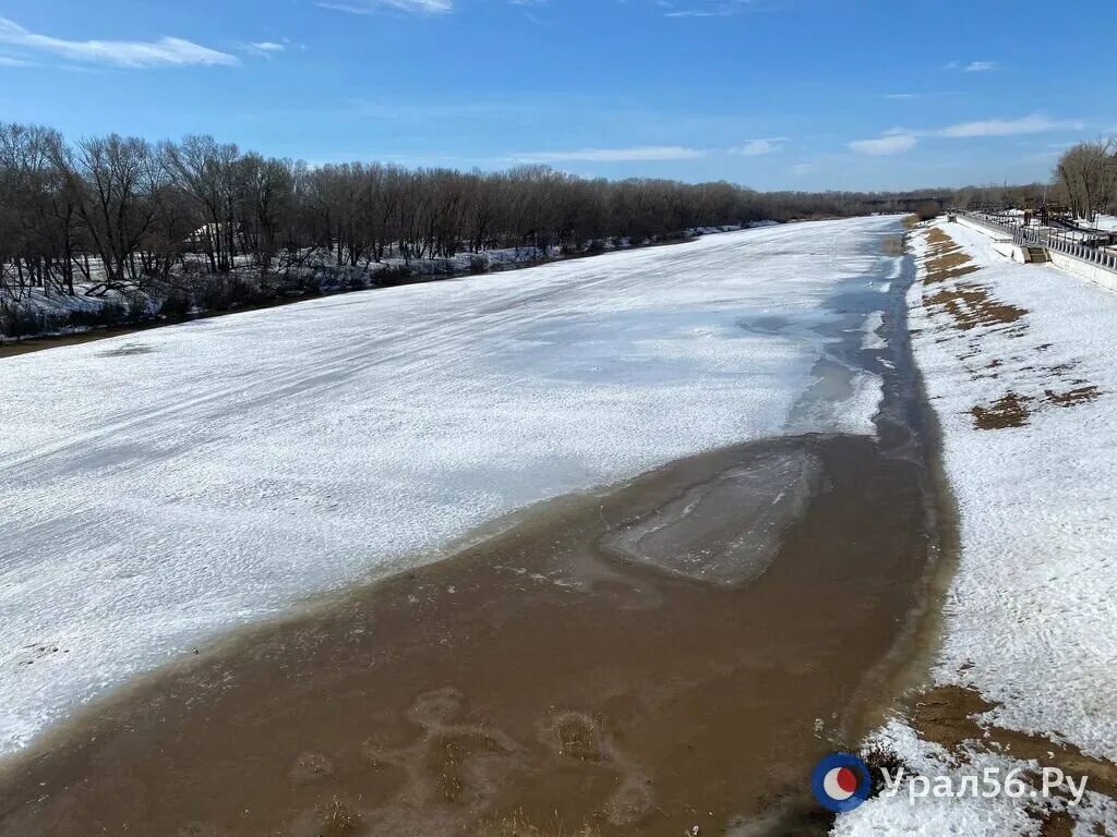 Оренбург какой уровень воды в урале сегодня. Закраины на реках это. Река Урал. Урал речка Орск. Разлив рек в Оренбурге.