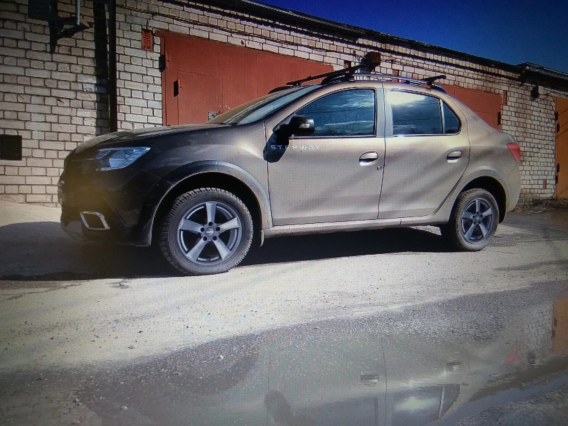 Рено сандеро степвей вылет дисков. Renault sandero stepway диски 16. renault logan stepway диски. диски рено сандеро 2. renault sandero 2018 на литье.