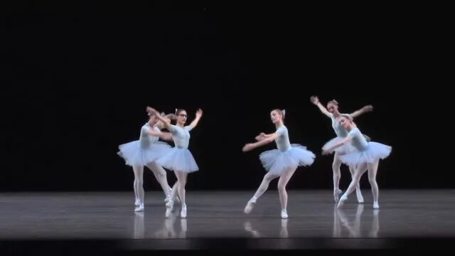 Вальс ошибок. Фанфары джерома роббинса. Презентация на тему бал. Ошибки в вальсе. Антонио бандерас держи ритм.