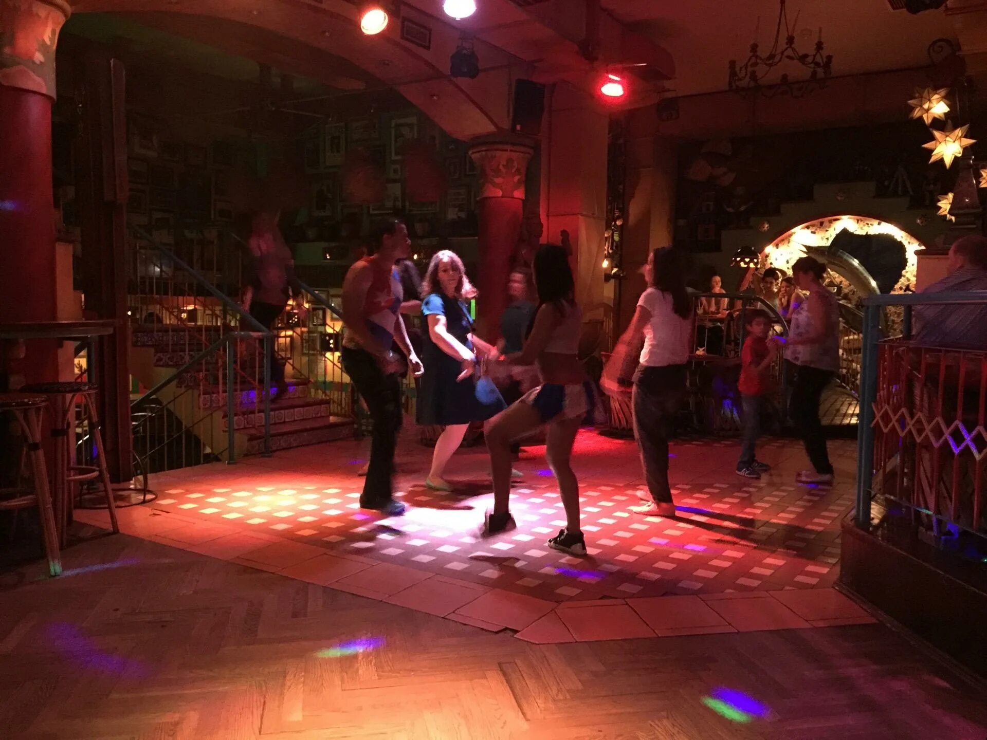 Папа бар виладж. Бар papas лубянка. Папа бар виладж москва. Papas club. Папас никольская 10.