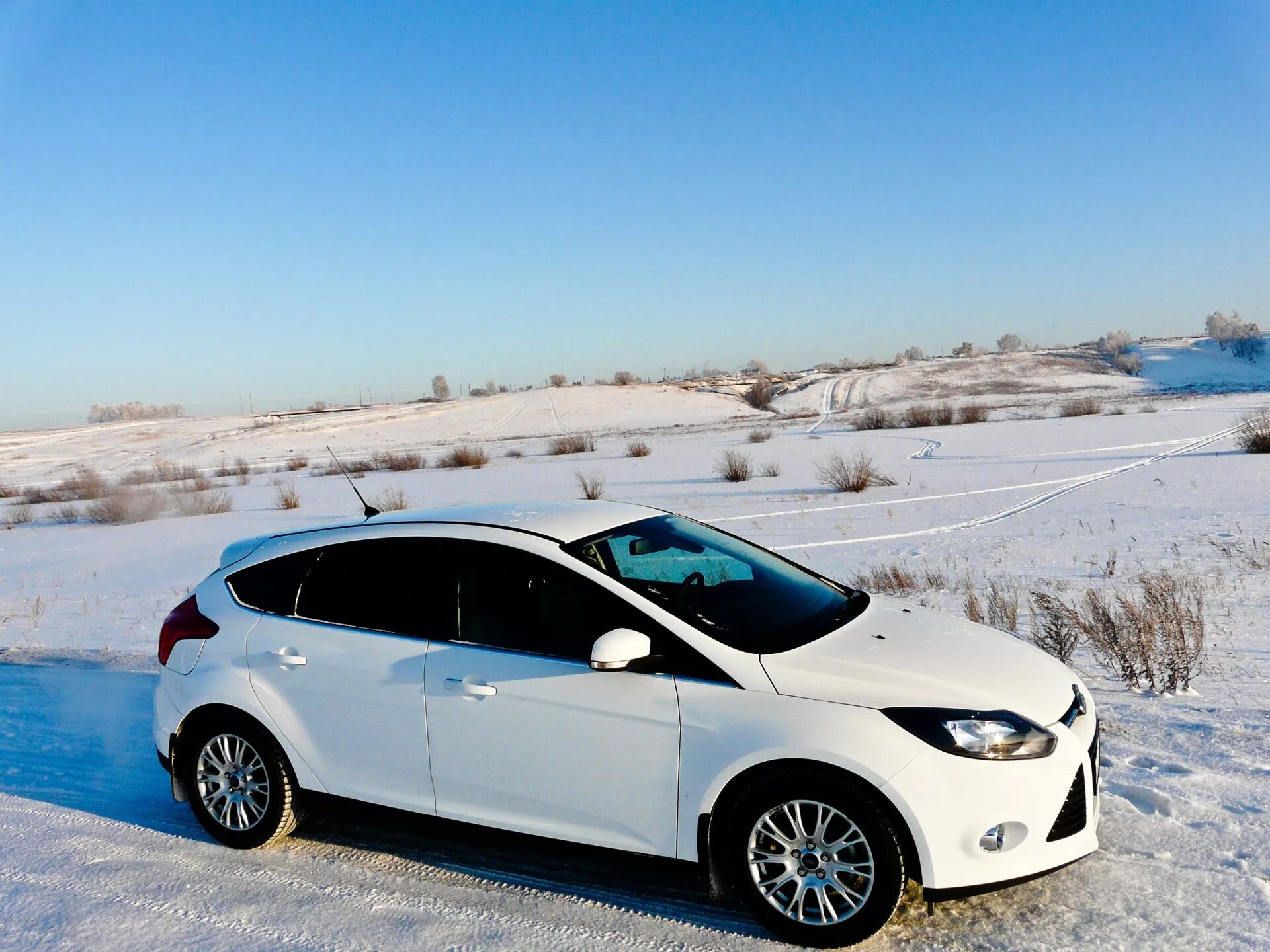 Машина форд фокус хэтчбек. Ford Focus 2014 хэтчбек. Ford Focus 3 хэтчбек. Ford Focus 3 2014 хэтчбек. Форд фокус 3 хэтчбек белый 2014.