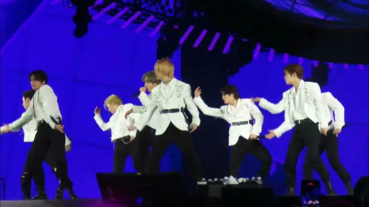 Группа stray kids маниак. Stray kids any обложка. Минсоны stray kids. Группа stray kids 2022. Stray kids la la la.