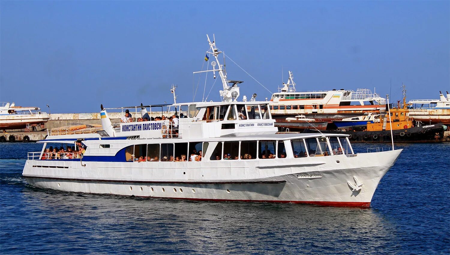 Морская шлюпка. Морская шлюпка. Старая лодка. Лодка с веслами. Яхта баркас.