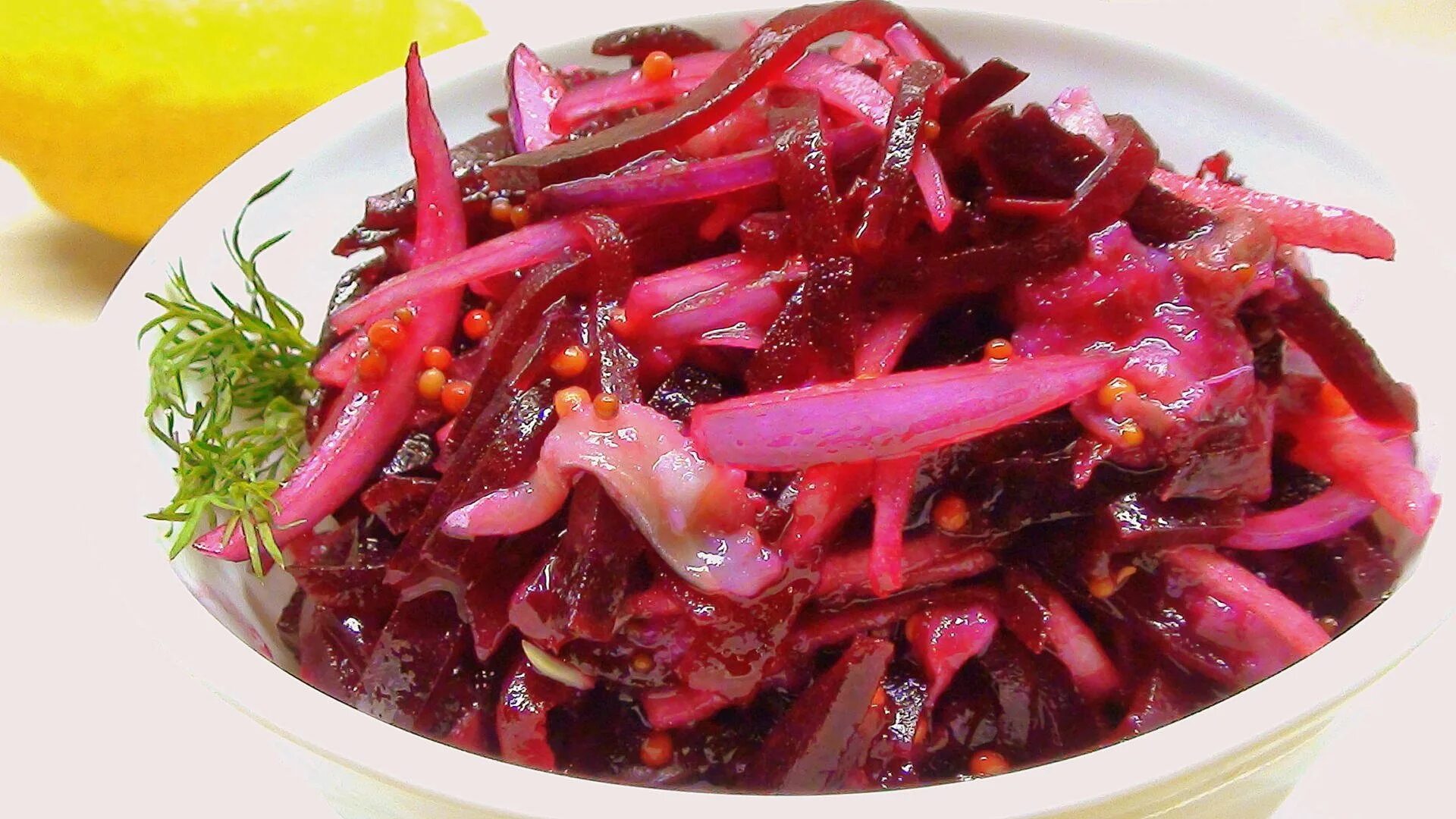 Салат из красной моркови. Свекольный салат. салат со свеклой. салат с капустой и свеклой. салат из красной свеклы.