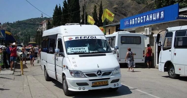 Автобус Алушта. Маршрутки Алушта. Автобус до Алушты. Общественный транспорт Алушты.