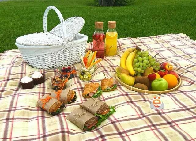 Пикник 18. Пикник с фруктами. Летний пикник на природе. Корзина для пикника с едой. Устроить пикник на природе.