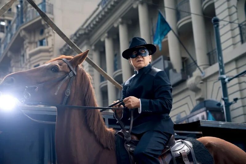 джеки чан и конь. джеки чан и конь.