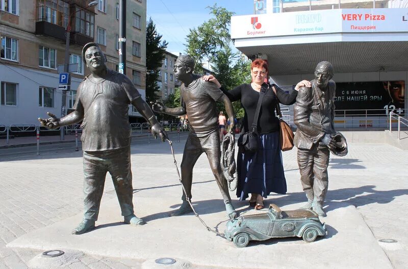 Памятник трусу балбесу и бывалому в Перми. Скульптура Вицин Никулин Моргунов в Перми. Скульптура трус балбес и Бывалый в Перми. Никулин Вицин Моргунов памятник. Подвиг балбеса