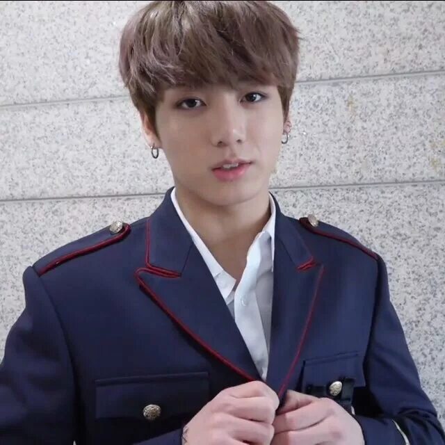 Jung kook standing. Чон Чонгук. BTS Jungkook. Чон Чонгук cute. Чонгук в военной форме.