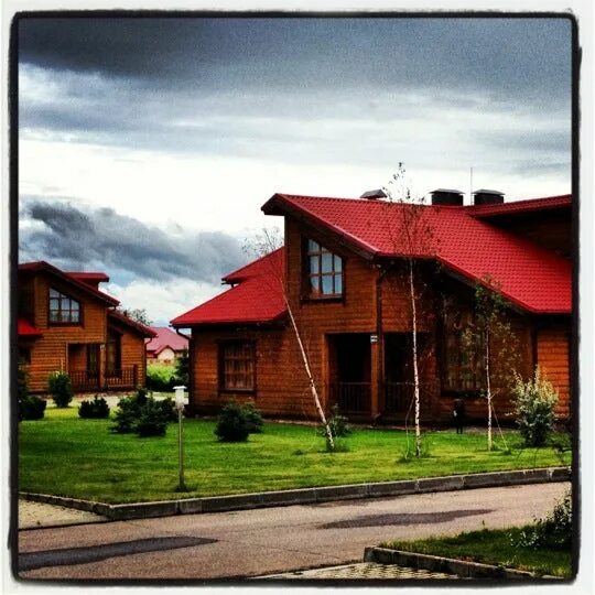 Горнолыжный курорт дмитровский район сорочаны. Сорочаны горнолыжный курорт. Бунгало клаб курово. Дмитров горнолыжный курорт сорочаны. Дмитров гольф резорт отель.