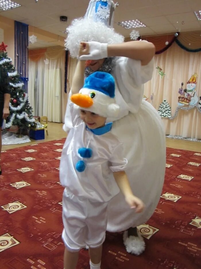 сделать метлу для снеговика на утренник ребенку