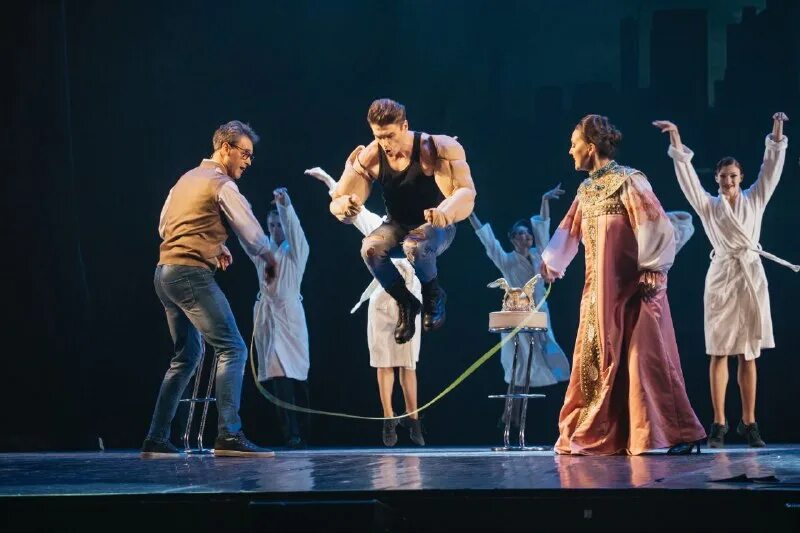 легкие мюзиклы. зеркало шаляпина театр. музыкальный театр шаляпина. второй концерт для оркестра с григом. музыкальный театр шаляпина.