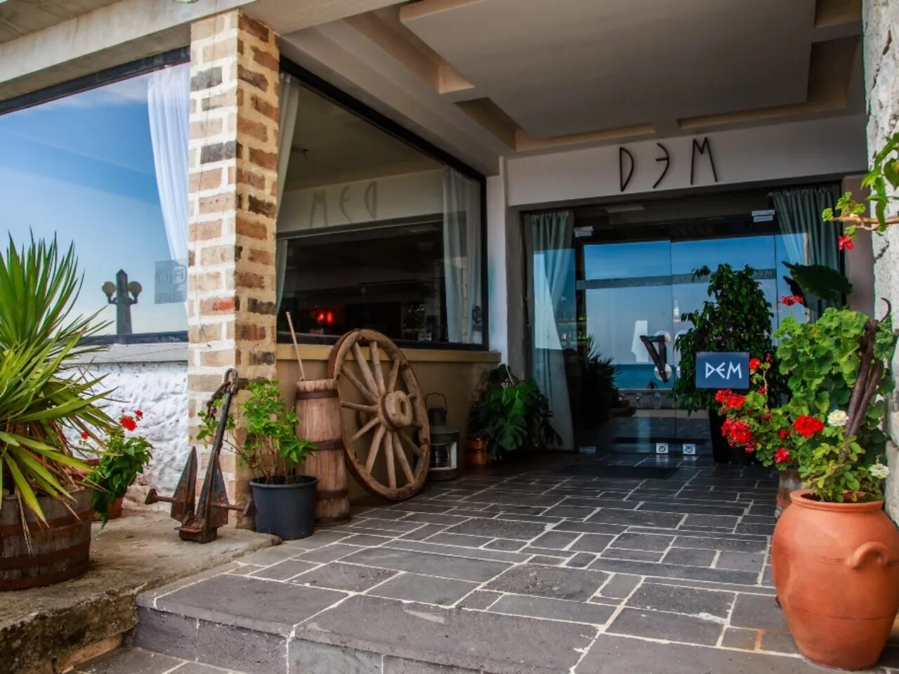 отель на садовой 2 абхазия сухум. сухум пхазария 2. олимп сухум номер эконом. сад у моря абхазия. гостиница дэм абхазия сухум.