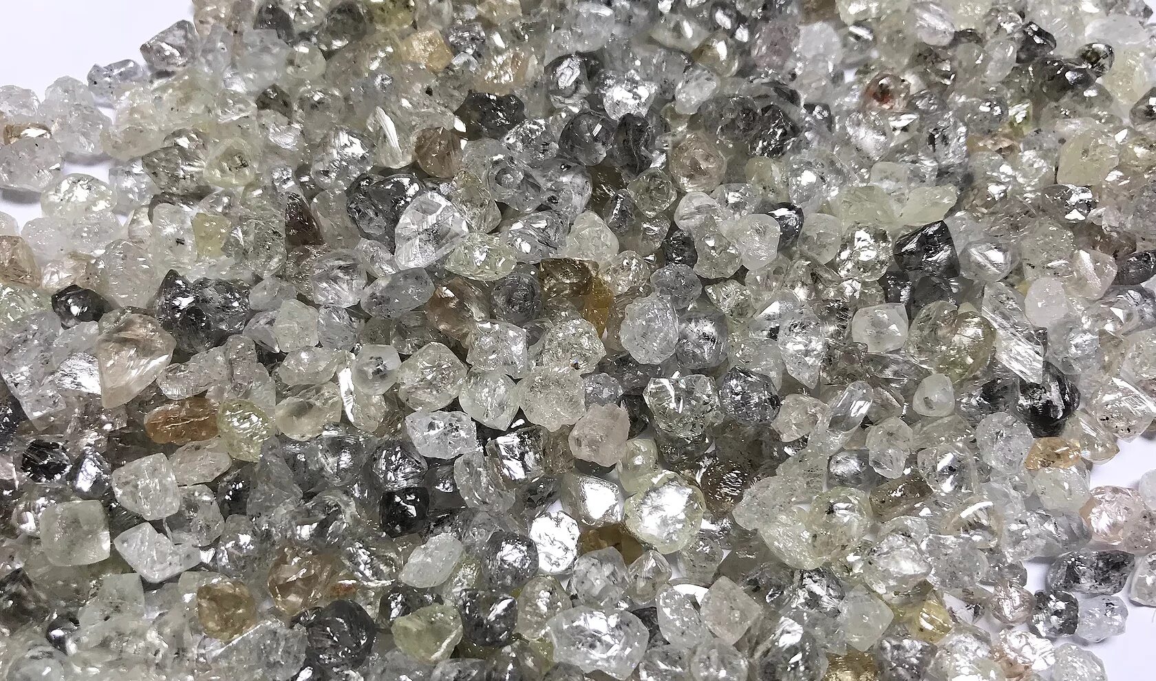Алмаз какая порода. Технические Алмазы. Сырье Алмазы. Промышленный Алмаз. Природный Алмаз.