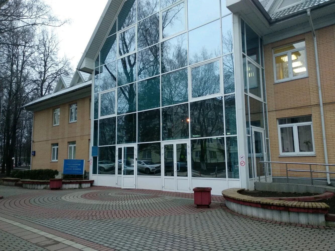 амбулатория совхоза имени ленина. совхоз имени ленина поликлиника детская. ленина 8а. пос. 21а.