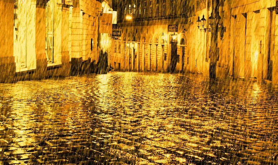 Золотой ливень. Золотистый дождь. Золото под дождём. Золотой дождь картинки. Золотой дождь кому