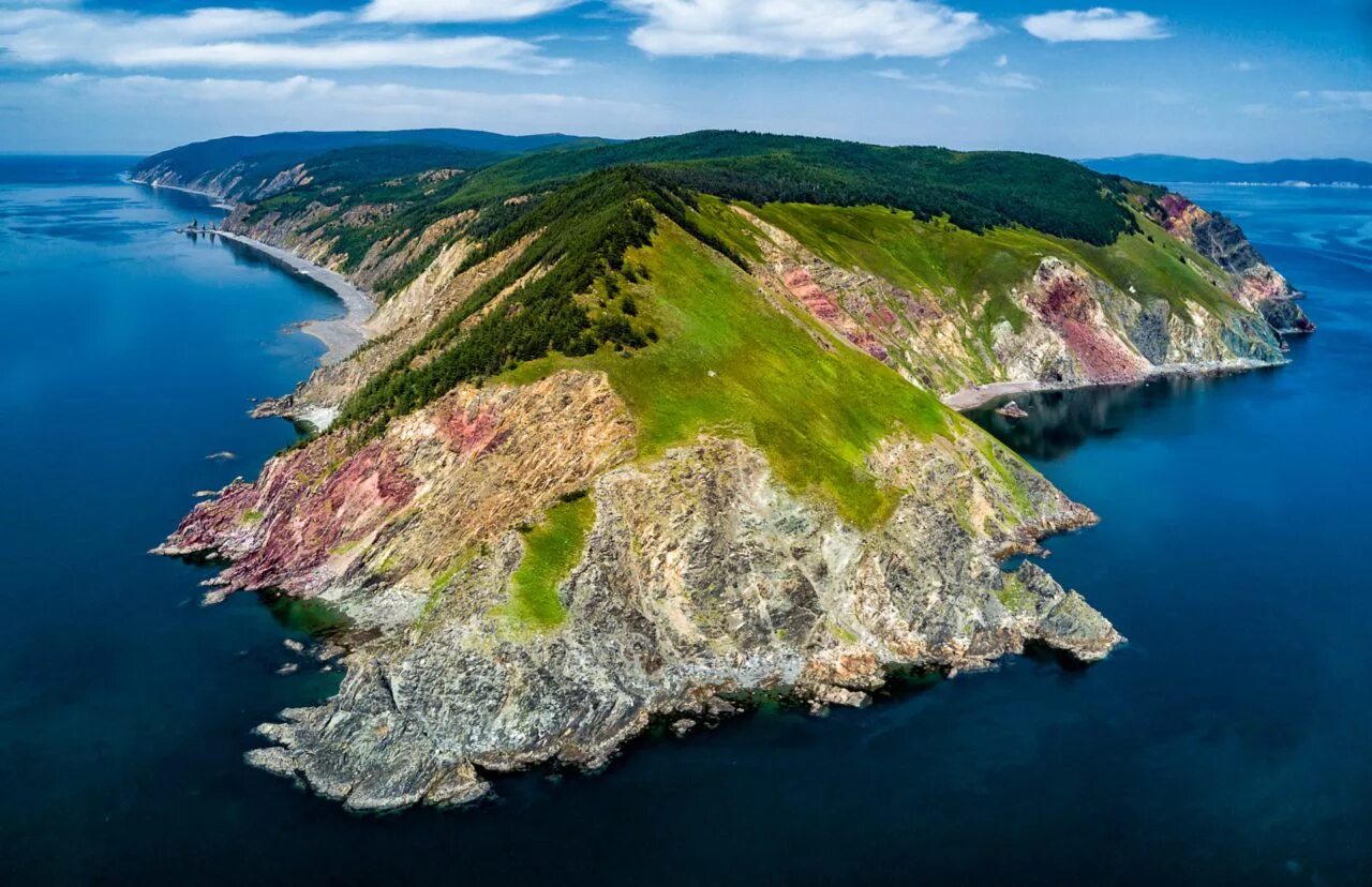 National island. Шантары Шантарские острова. Бухта Онгачан Шантарские острова. Шантарские острова Хабаровский край. Шантарские острова Охотское море.