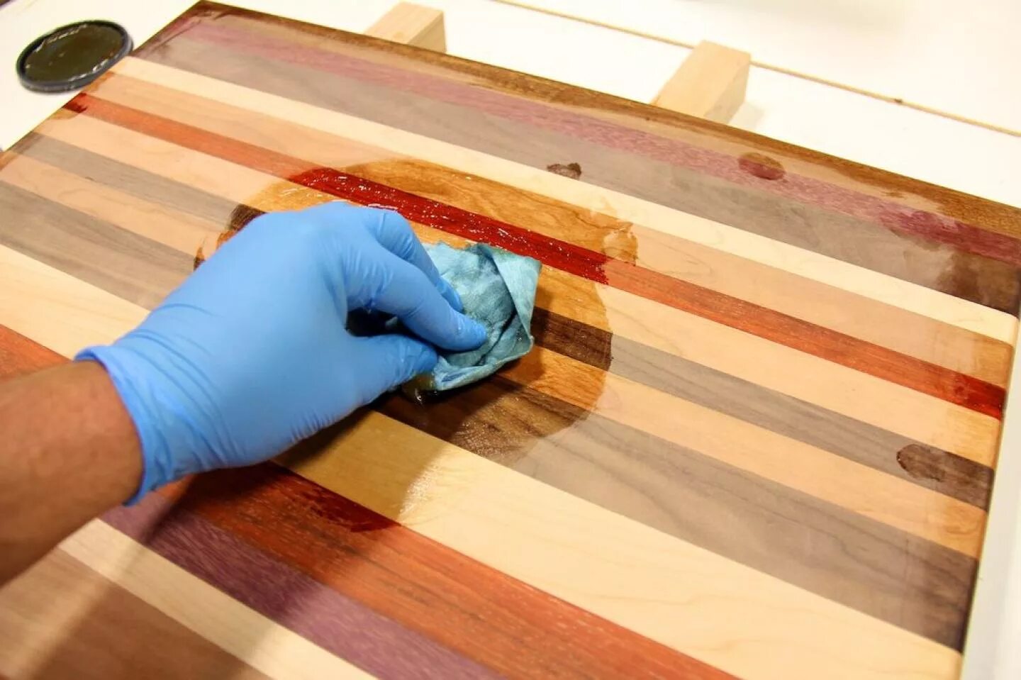 После лака можно красить. Лакирование деревянных поверхностей. Покраска деревянных поверхностей. Отделка древесины. Прозрачная отделка древесины.