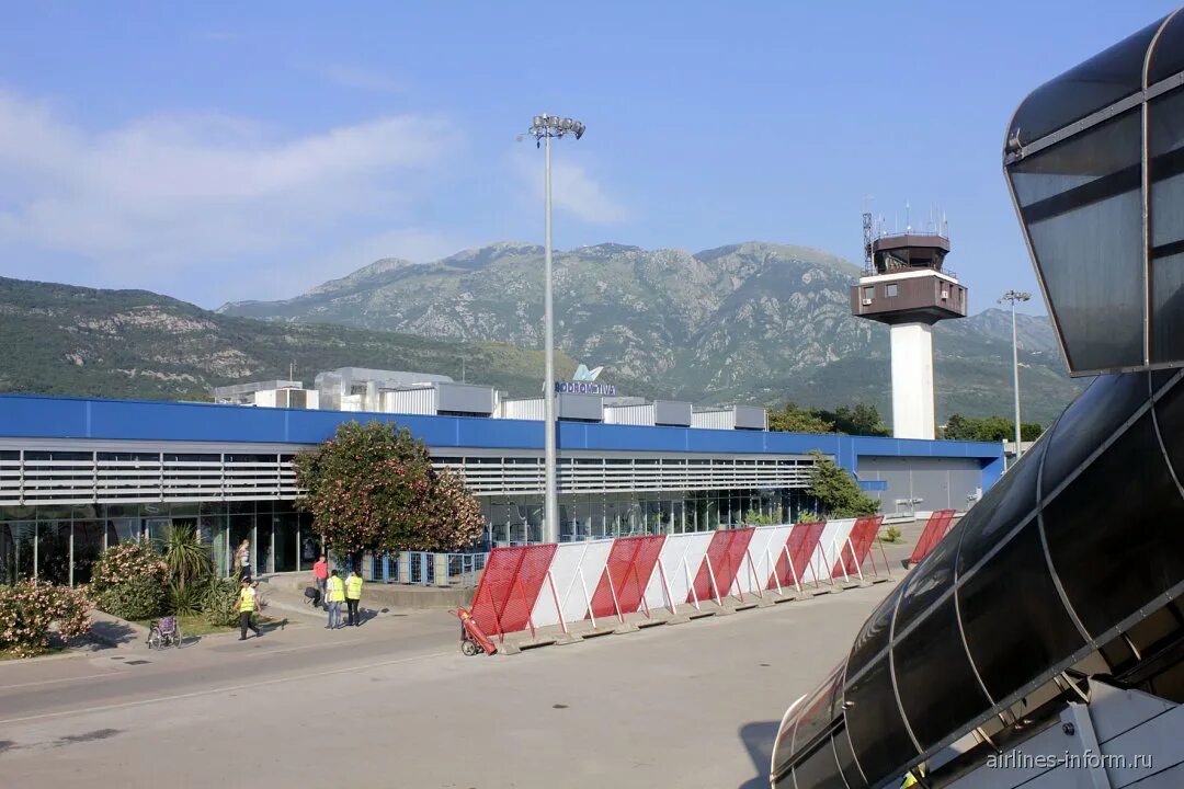 پرونده:Tivat Airport 3.JPG - ویکی پدیا. دانشنامهٔ آزاد